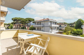 Comfy Apartment With private parking near the Beach!